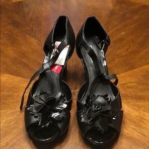 Kiss & Bolt Black Heels w/flower